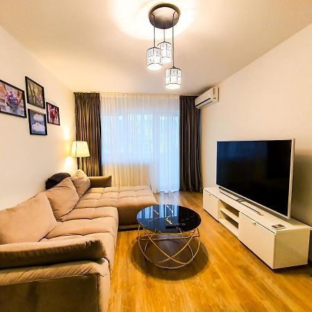 Luxurious Retreat 1Br Apartment With Netflix, Private Parking And Self Check In Popesti-Leordeni 외부 사진