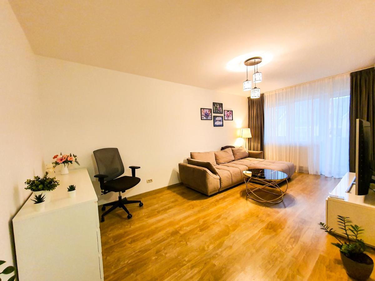 Luxurious Retreat 1Br Apartment With Netflix, Private Parking And Self Check In Popesti-Leordeni 외부 사진
