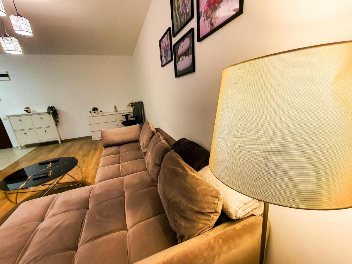 Luxurious Retreat 1Br Apartment With Netflix, Private Parking And Self Check In Popesti-Leordeni 외부 사진