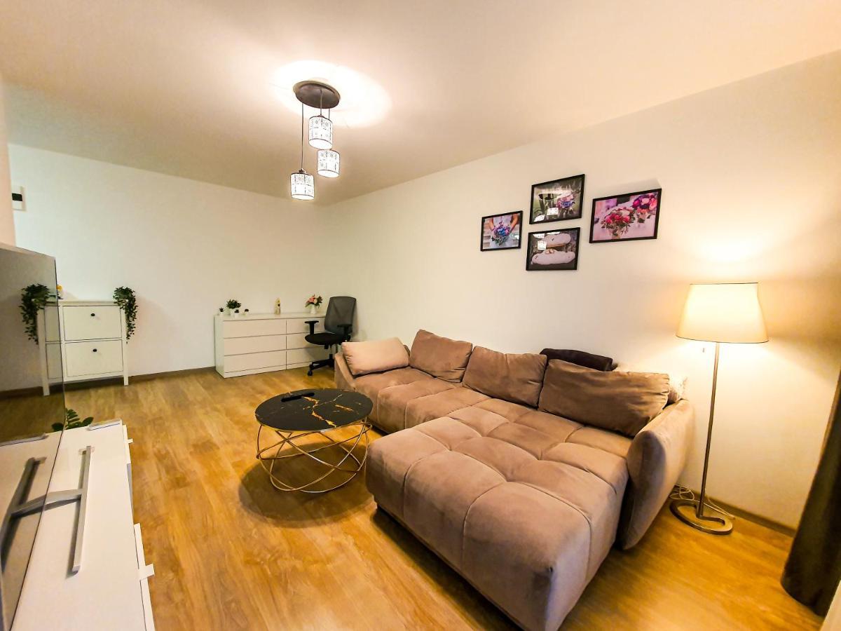 Luxurious Retreat 1Br Apartment With Netflix, Private Parking And Self Check In Popesti-Leordeni 외부 사진