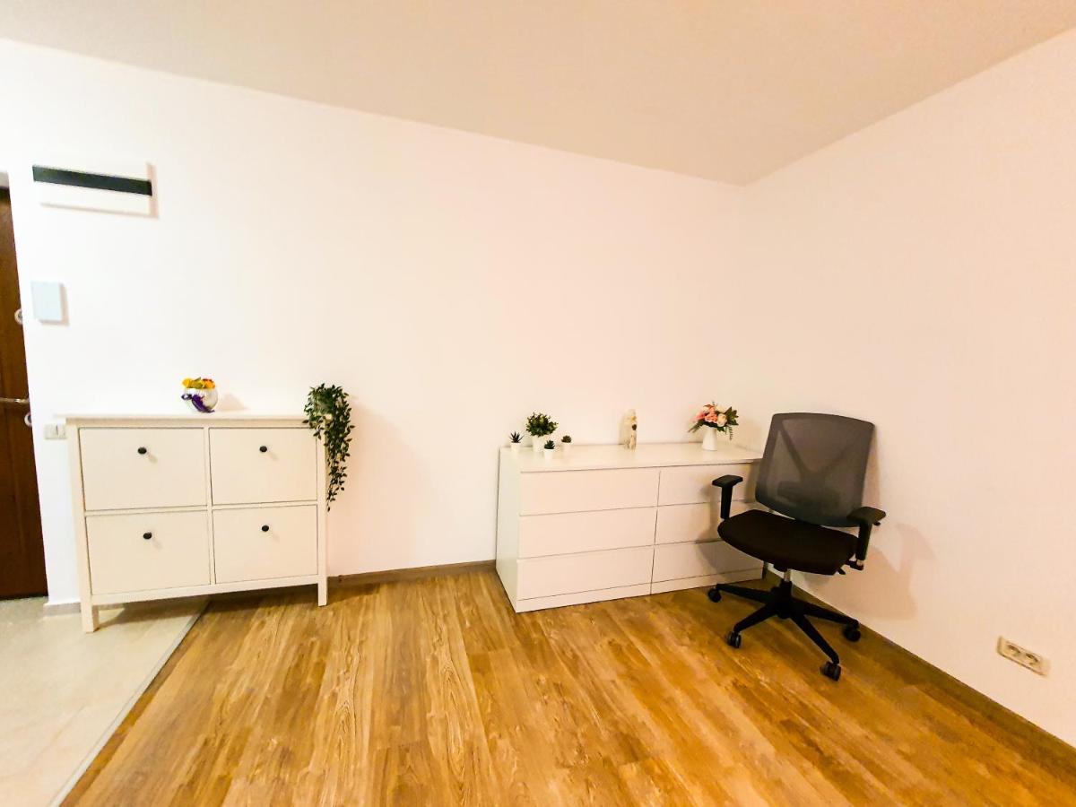 Luxurious Retreat 1Br Apartment With Netflix, Private Parking And Self Check In Popesti-Leordeni 외부 사진